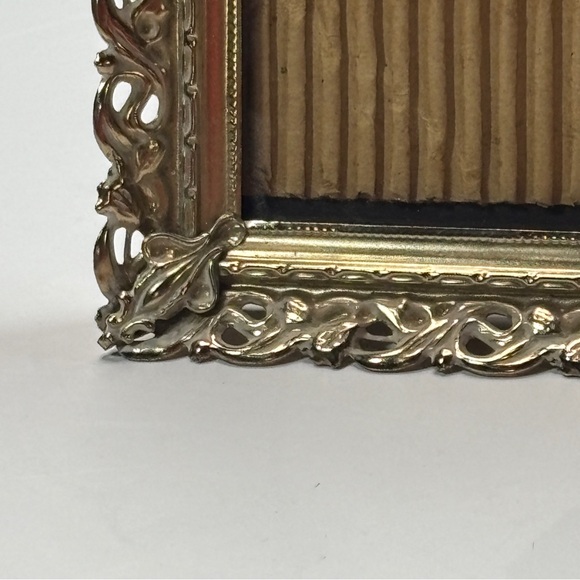 Vintage Medal Ornate 8"x10" Picture Frame - Picture 13 of 13